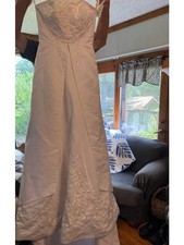 StTropez David’s Strapless A-Line Wedding Gown Embroidered Hem Satan 10