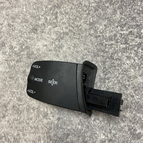 Ford Focus C-Max  Lenkradbedienung 758709