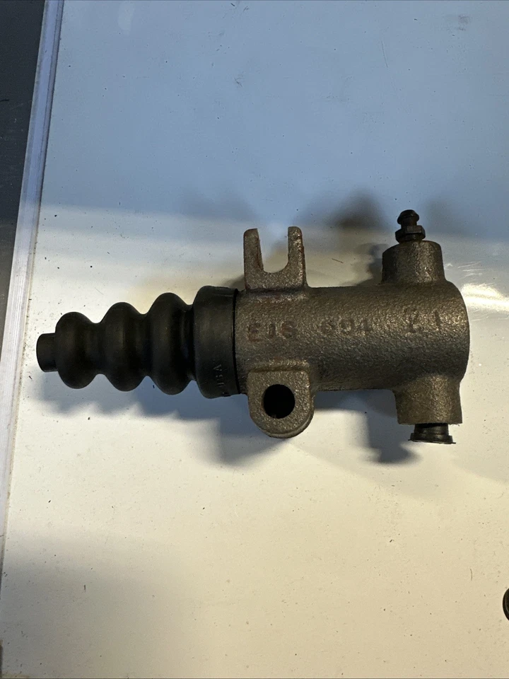 Cilindro esclavo embrague EIS EW40018 para 65-66 GMC 3000 3500 de colección NOS SC45289 Foto 2 de 4