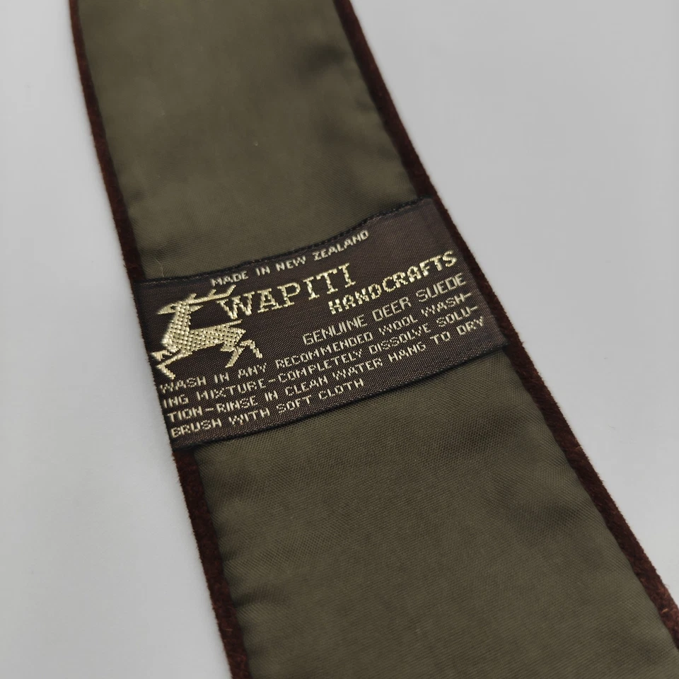 Corbata de gamuza de ciervo genuina original vintage Wapiti artesanal años 70 Nueva Zelanda Foto 2 de 4