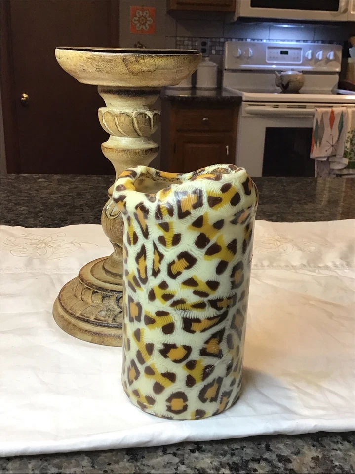 ВИНТАЖНАЯ АФРИКАНСКАЯ ВОСКОВАЯ СВЕЧА С АНИМАЛИСТИЧЕСКИМ ПРИНТОМ леопард гепард 6 дюймов x 3 дюйма СГОРЕЛА ОДИН РАЗ - Изображение 3 из 4
