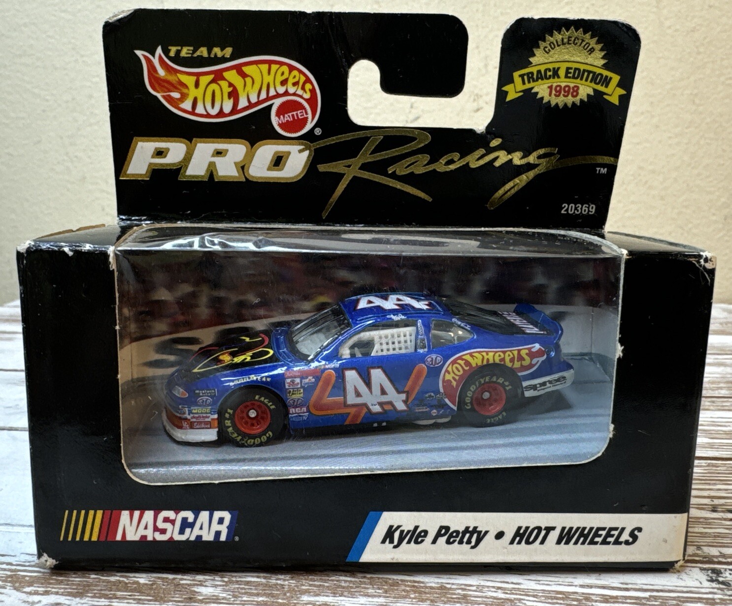 Team Hot Wheels Pro Racing NASCAR Kyle Petty #44 1998 Track