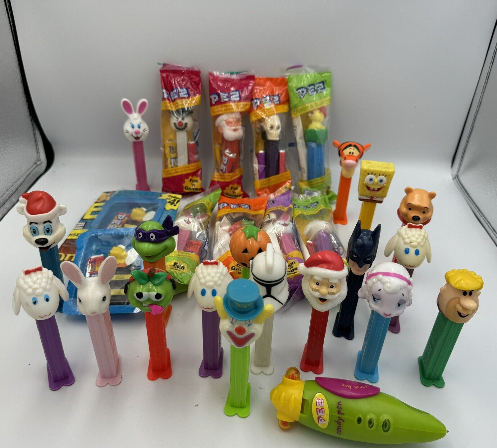 Vintage PEZ Lot 29 – Holiday, Star Wars, Spongebob, Cartoon Mix