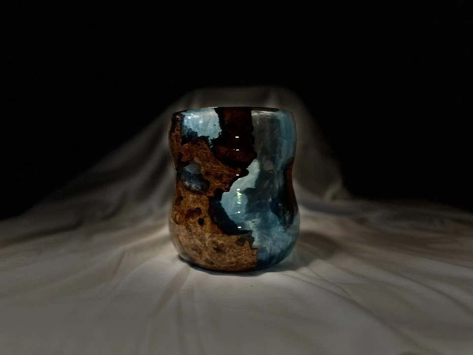 Jarrón epoxi Cherry Burl/Whitetail Studios Wood Works Hecho en EE. UU. ¡PROPIEDAD DE VETERANOS! Foto 2 de 4