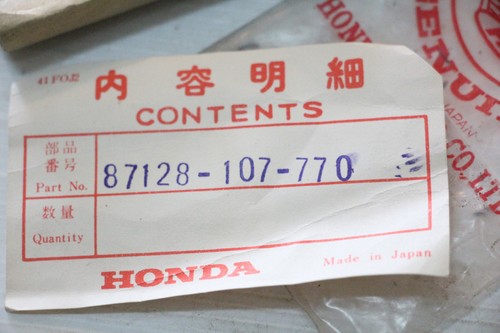 Genuine Honda CB100 K0/K1/K2 Emblem Frame Side Cover Nos - Picture 3 of 5