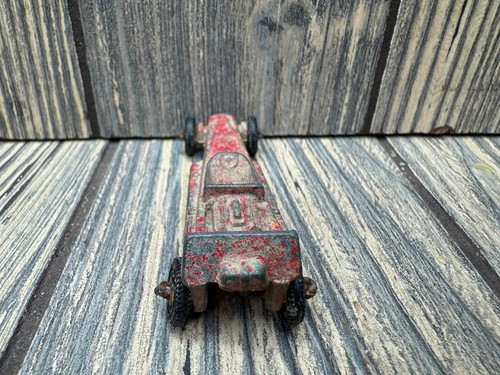Vintage Red Die-Cast Toy Car Model With Black Wheels Frame - Picture 3 of 5