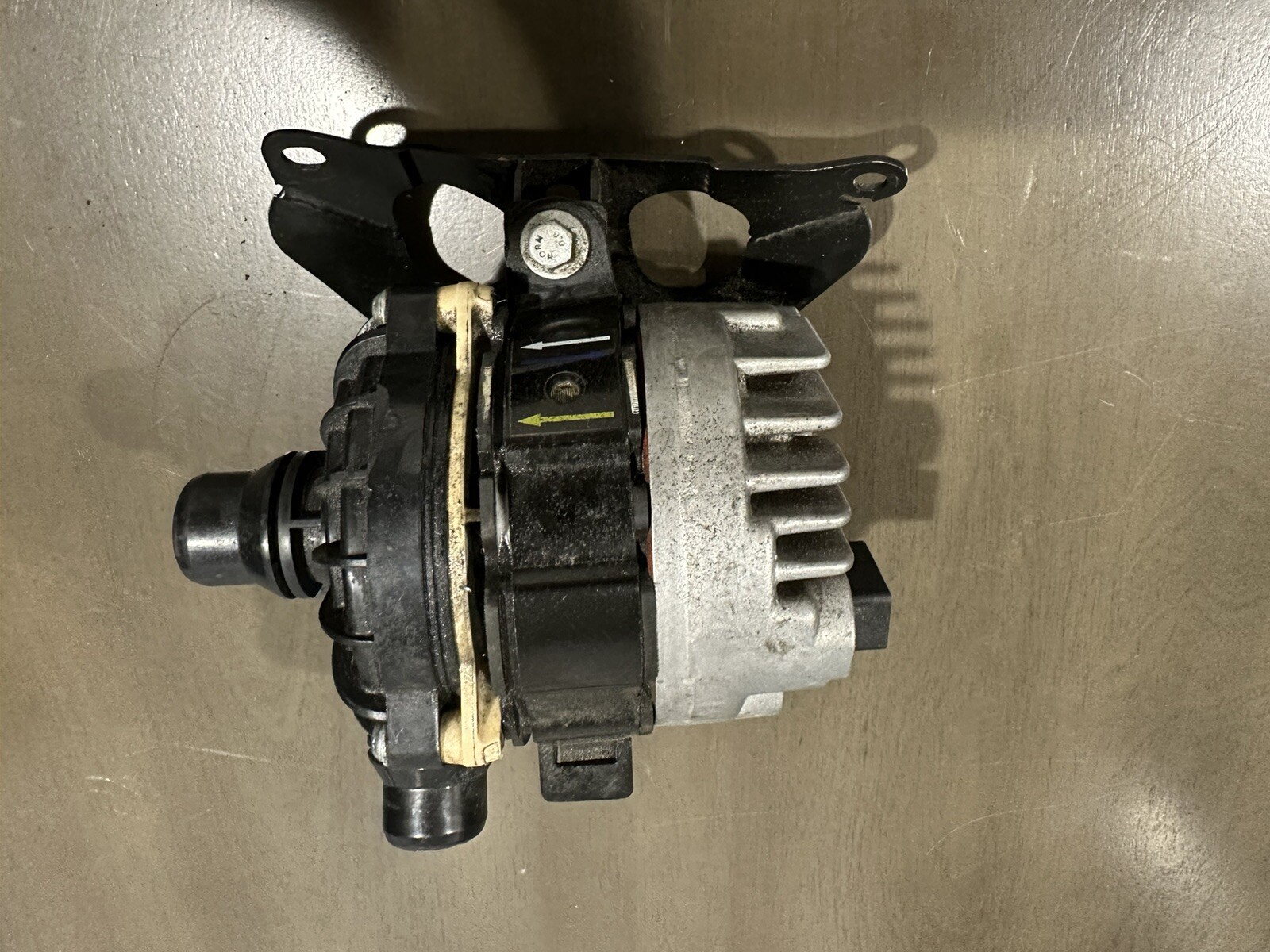 ASTON MARTIN  DB11 5.2 V12 WATER PUMP HY53-8B592-AB