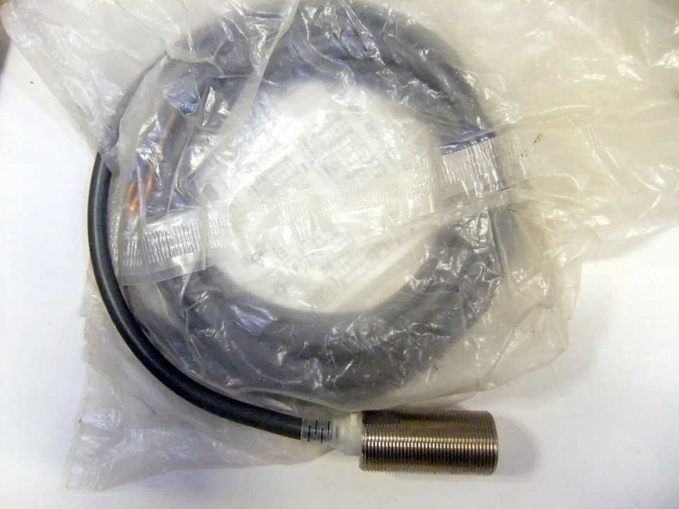 Omron E2E-X5F1 12-24 V DC Inductive Proximity Sensor - Image 3 of 3