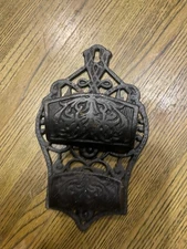 Wilton Vintage Cast Iron Wall Mount Double Pocket Match Stick Holder / Strike📦