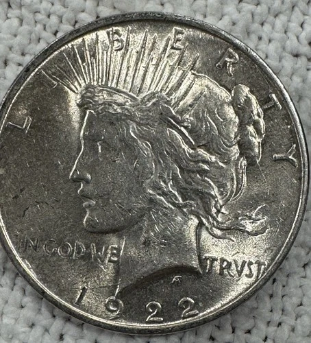 1922 SILVER PEACE 1 DOLLAR  COIN IN VERY FINE+ GRADE