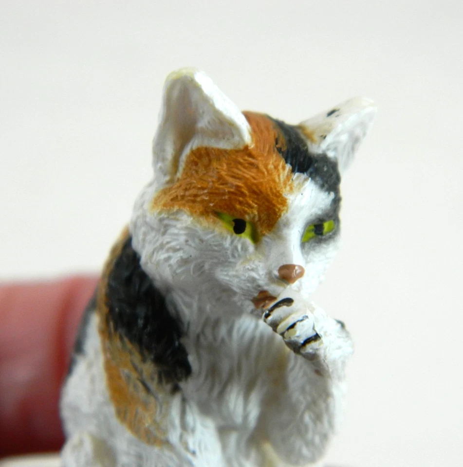 Figura doméstica de aseo de gatos Schleich Calico gatito 2010 retirado pequeño 1,5 pulgadas Foto 2 de 4