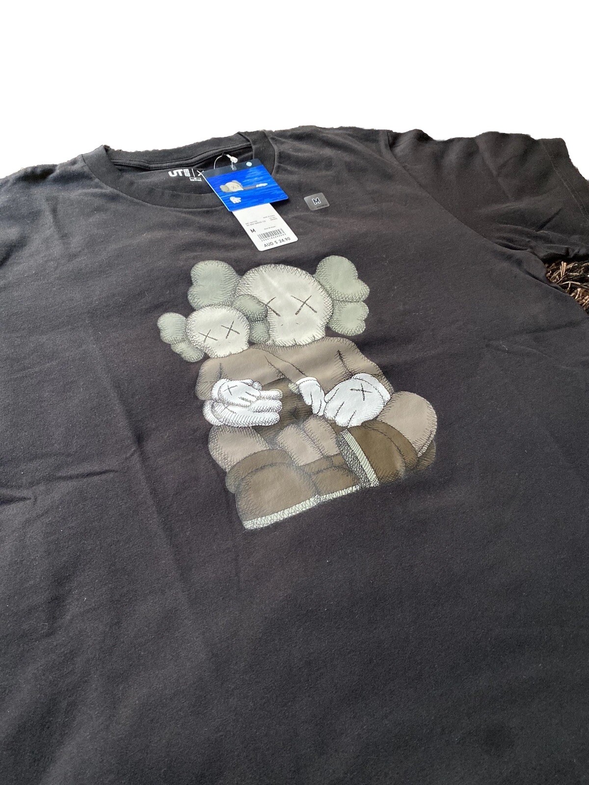 KAWS x Uniqlo Collab Graphic T-Shirt Adult Medium M Black Brand New Authentic thumbnail 3