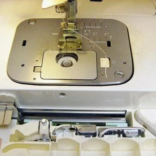 JUKI HZL-009 Computerized Sewing Machine EM-2 Embroidery Unit LED Light Tested - Image 3 of 4