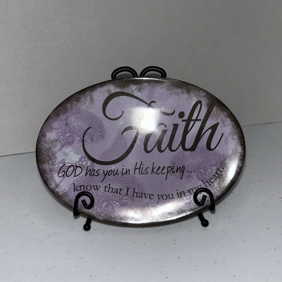 Circle Of Faith de Carson Dios te tiene en su custodia... Mini placa ovalada con soporte. Foto 2 de 4