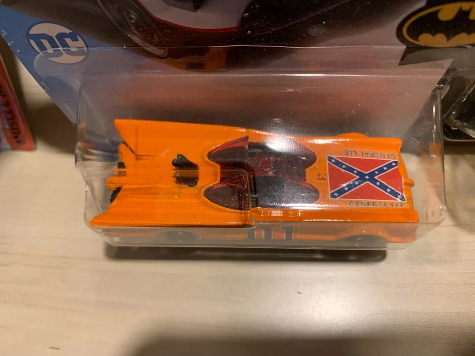 LOT OF 4 Batmobile Batman hot Wheels dukes of Hazzard general Lee custom Batman - Image 4 of 4