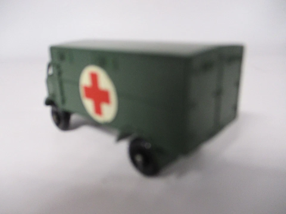 MATCHBOX LESNEY ARMY NO.6A  FORD SERVICE AMBULANCE ORIGINAL NEAR MINT CONDITION - Image 4 of 4