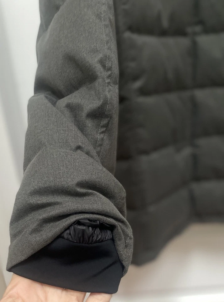 TUMI Quilted Jacket Coat Parka Mens SMALL Black Gray Down & Feather - Image 4 of 4