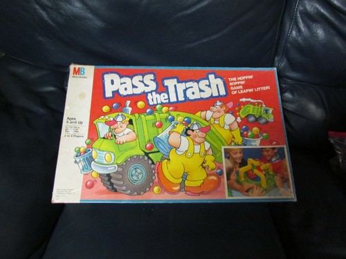 Pass the Trash Board Game Milton Bradley - 第 1/7 張圖片