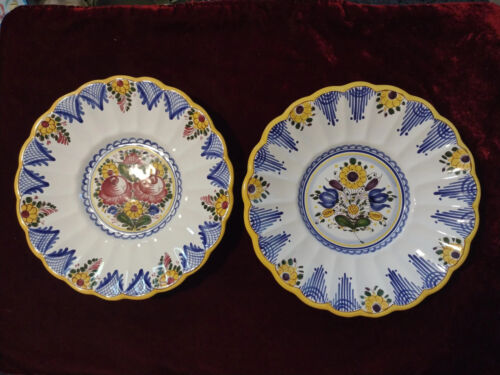 Pair of Lovely Floral Portuguese, Spanish, or Italian / Sicilian Majolica Plates - Picture 5 of 8