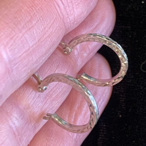 10K White Gold Engraved Hoop Earrings 2mm Etched Diamond Cut Lightweight 17mm - Picture 2 of 8