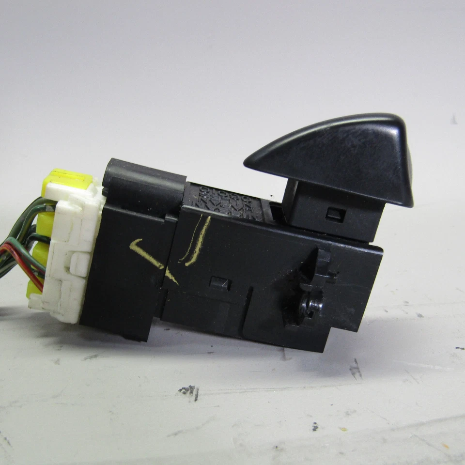 Nissan 300ZX Z32 1990-1996 interruptor intermitente de advertencia de peligro de cuatro vías de emergencia OE Foto 2 de 3