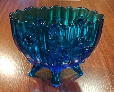 Beautiful Vintage Fenton Colonial Blue Cabbage Rose Glass Vase with 4 Feet EUC