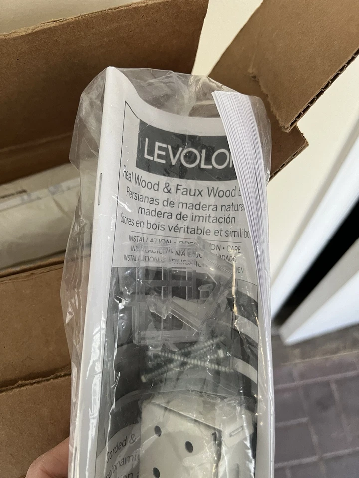 TOTALMENTE NUEVO Levolor Madera Real Blanco 2.5” Persiana de Listones W 33.5”x L 60” Foto 3 de 4