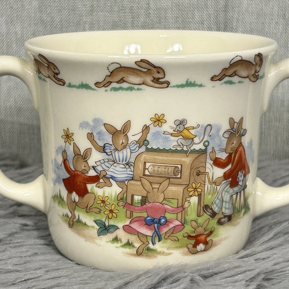 Taza de beber Bunnykins vintage Royal Doulton 1984 Inglaterra crema conejos Foto 3 de 4