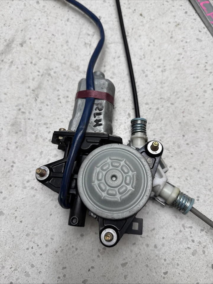 2001-06 Chevrolet Tracker Rear Left Window Regulator w/ Motor 83460-65D00 OEM - Image 4 of 4