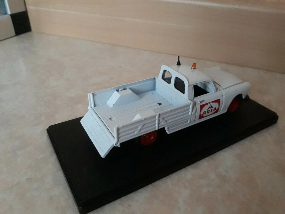 1:43 ELIGOR Peugeot 404 Pick-Up Blanche 1967 (avec boite) - Photo 4/4