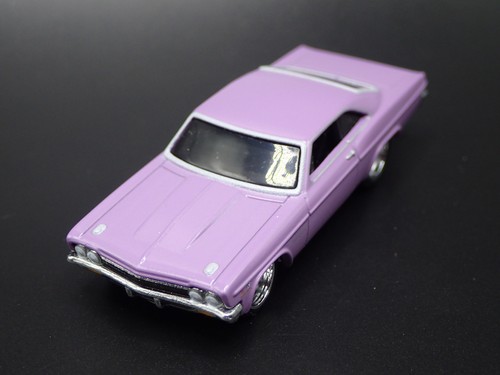 1966 66 CHEVY CHEVROLET IMPALA Viola Modello Auto Diecast Diorama In Scala 1:64 - Foto 6 di 7