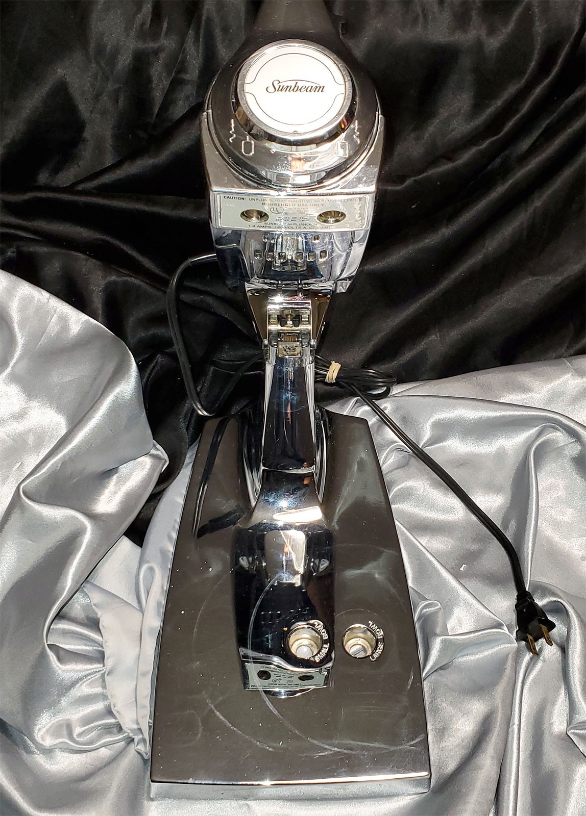 VINTAGE 12 SPEED SUNBEAM MIXMASTER CHROME & BLACK MIXER 1940 4 BEATERS & 2 BOWLS