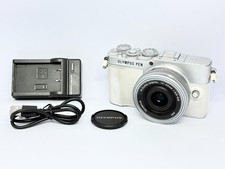 OLYMPUS PEN E P7 Mirrorless Camera EZ Lens Kit