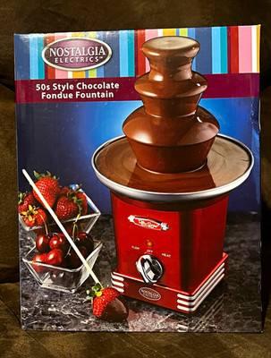 *NEW*Nostalgia Electrics 50s Style Chocolate Fondue Fountain 3-Tier 19-25 oz Red