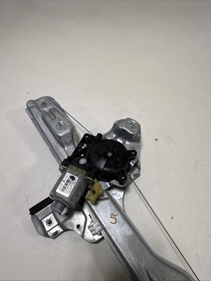 2013-2018 CADILLAC ATS REAR LEFT SIDE WINDOW REGULATOR W/ MOTOR OEM - Image 3 of 4