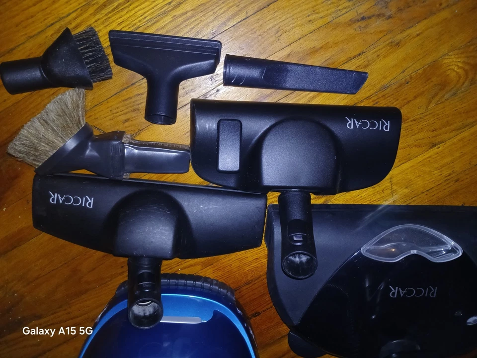 Aspiradora de bote Riccar Pizzazz 4fsn con todos los accesorios súper limpia Foto 2 de 4