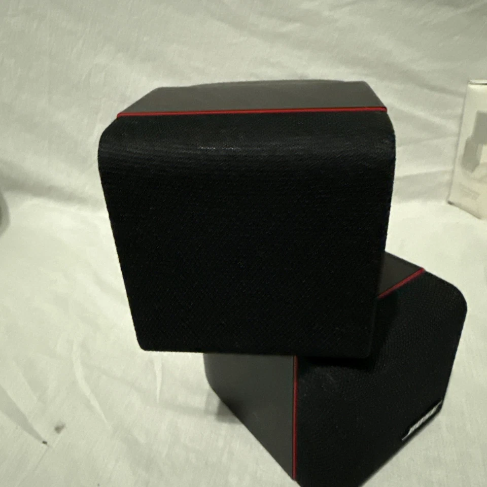 Altavoz individual giratorio doble cubo BOSE Redline estilo de vida Acoustimass + montaje en pared Foto 3 de 4