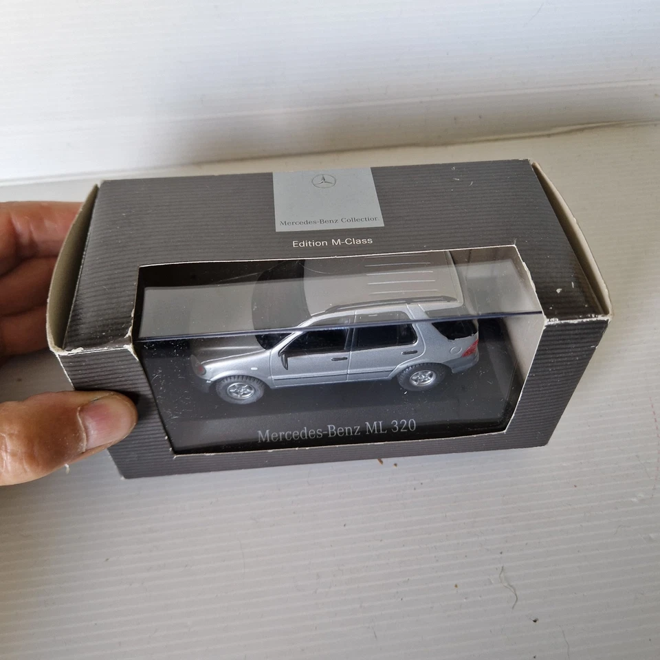 MERCEDES BENZ ML 320 MINICHAMPS 1/43 + neuve BOITE - Photo 2/4