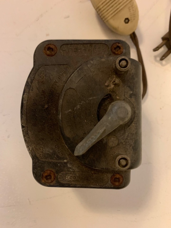 Vintage Lionel Type 1073 Train Transformer 60W 120 Volts Multivolt