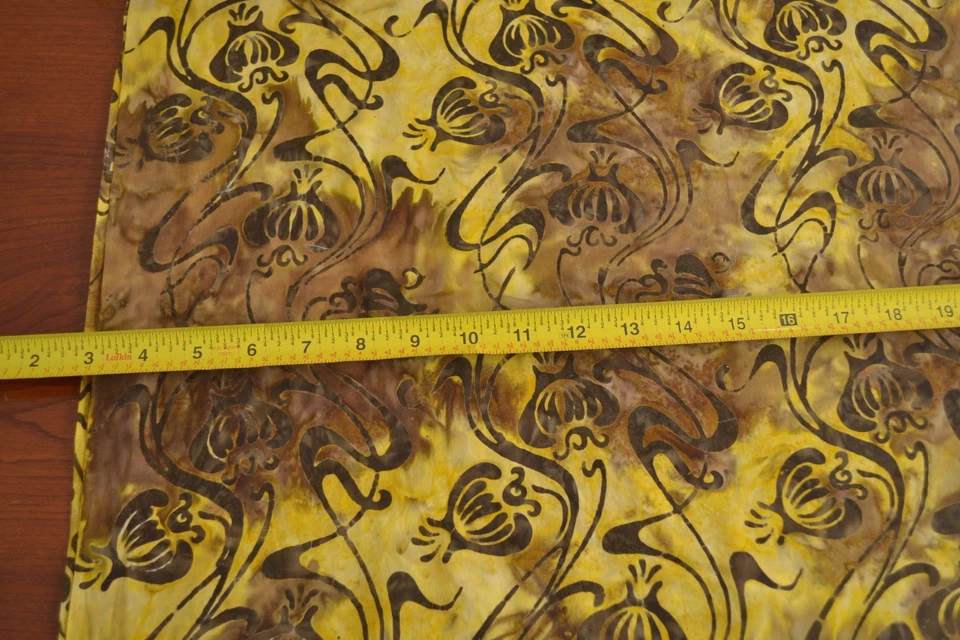 Por 1/2 yarda, flores marrones sobre batik de algodón amarillo, moda/aloha/cesta de lavandería, B411 Foto 2 de 4