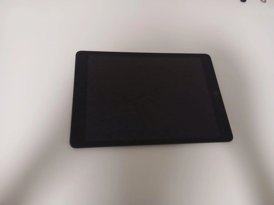 Apple iPad (9th generation) · 64GB · Wi-Fi, Foto 1 von 5