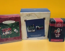 2003 Hallmark SUPER FRIENDS Lunch Box Grandmom House Cheerful Santa Ornament Set