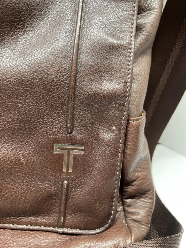 Bolso Mensajero Vertical TUMI ECHO Cuero Marrón Foto 2 de 4