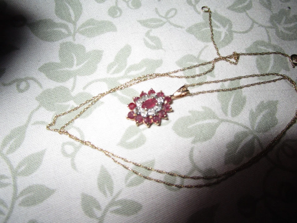 Vintage 10k Gold 19”.8mm Necklace w 10K 21mm Gold Red ruby pendant - Image 2 of 4