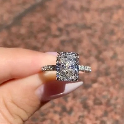 4 TCW Radiant Cut Lab Moissanite Verlobungsring in 14k Weißgold vergoldet