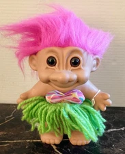 Vintage Russ Barrie Troll Pink Hair Hawaiian Dancer 8" Tall # 18440 