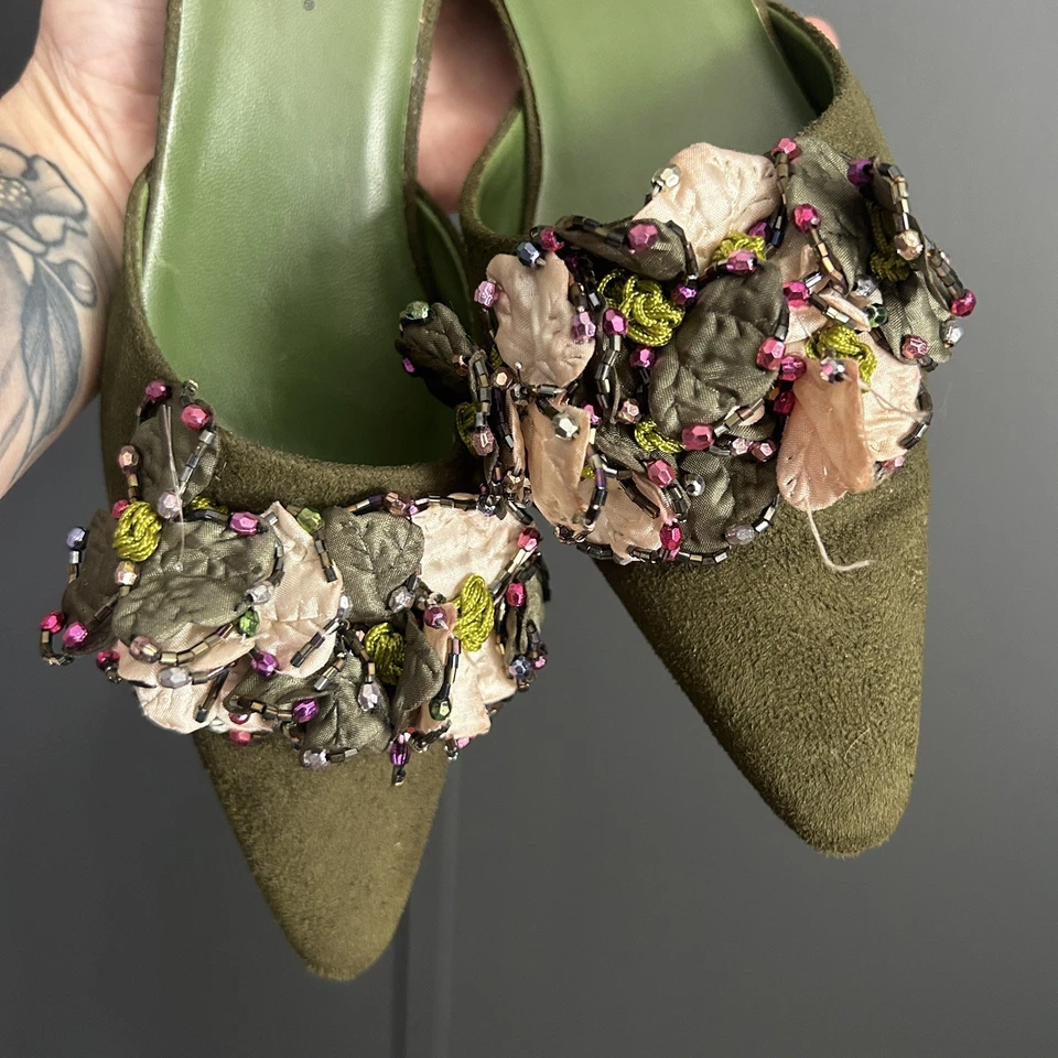 Tacones de gatito de gamuza verde vintage punta adornos florales cuentas hadas Foto 4 de 4