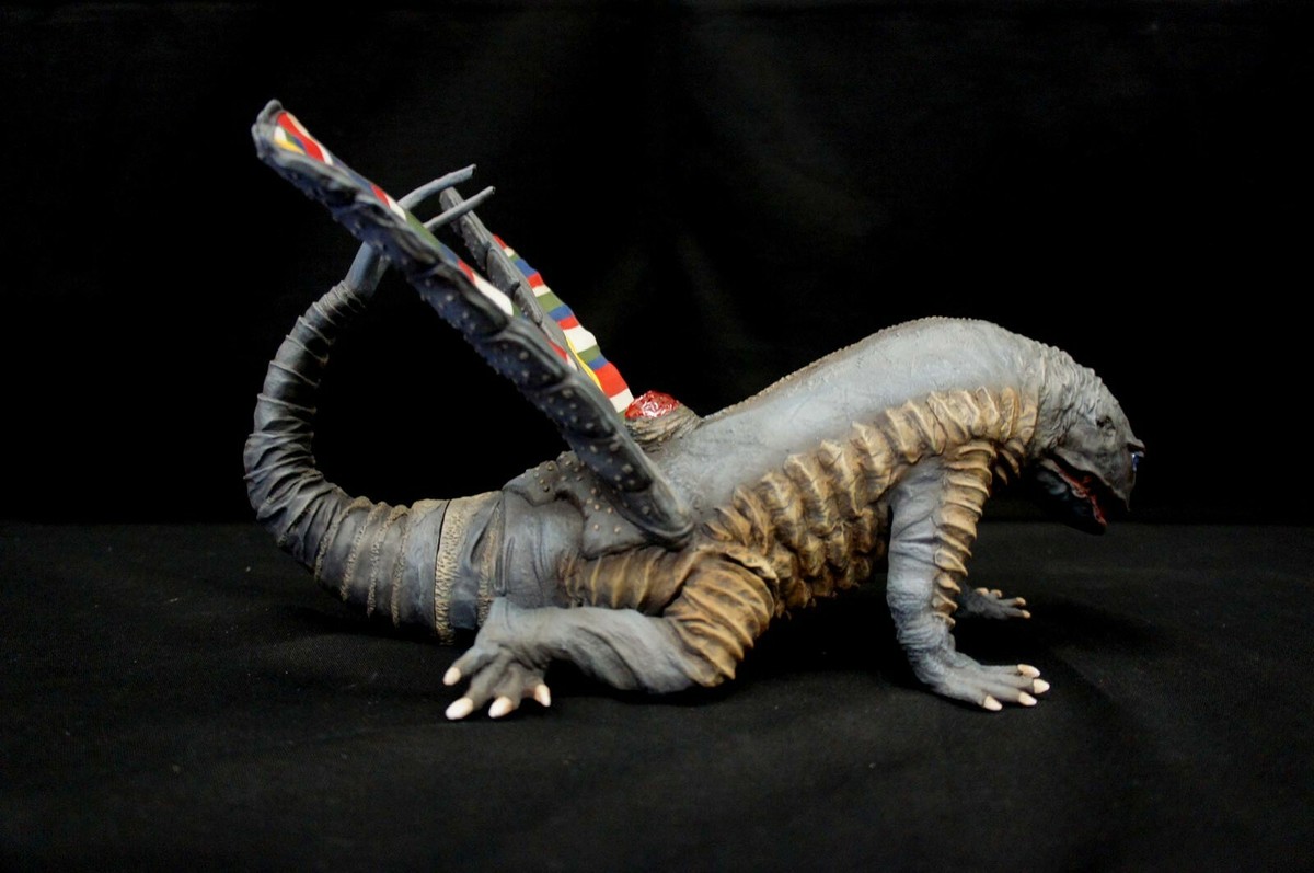 Ultraman Kaiju Kemular Art Statue 30 cm Posion Gas Monster