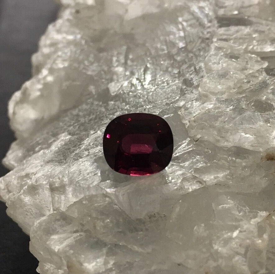 Wertvoller loser natürlicher Pyrop-Almandin-Granat  von ca. 4,65 ct - Bild 2 von 4