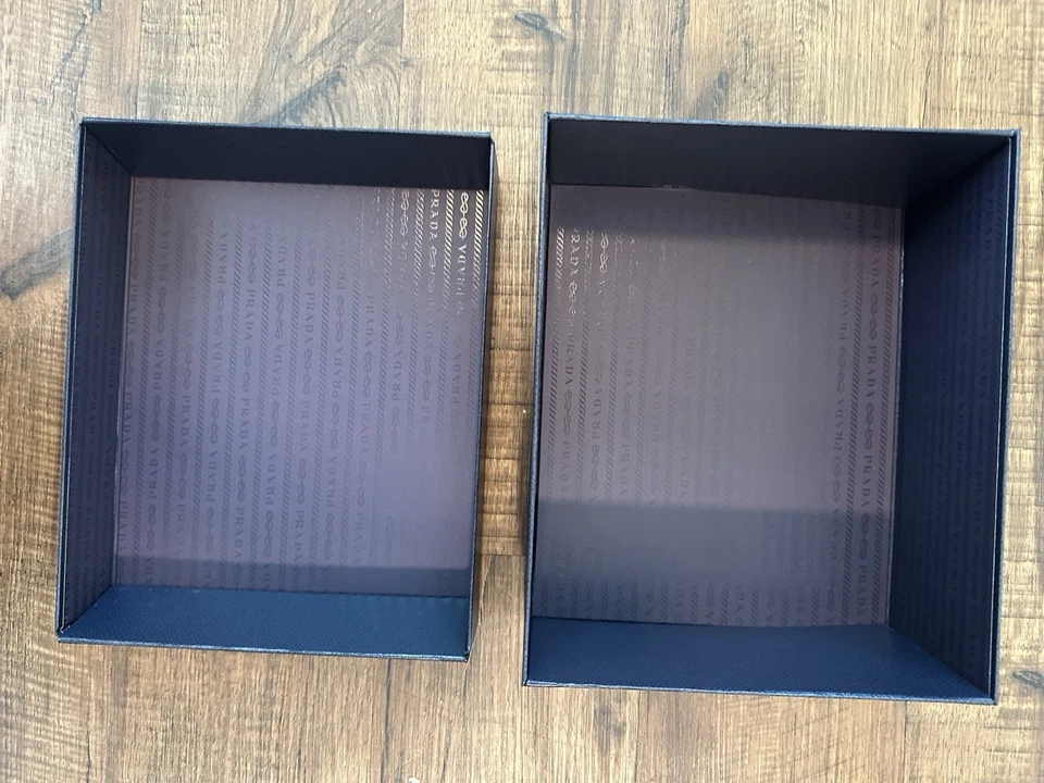 Auténtica caja de regalo Prada negra VACÍA con sobre Prada, 10” X 10”x 2 1/4” nueva Foto 3 de 4